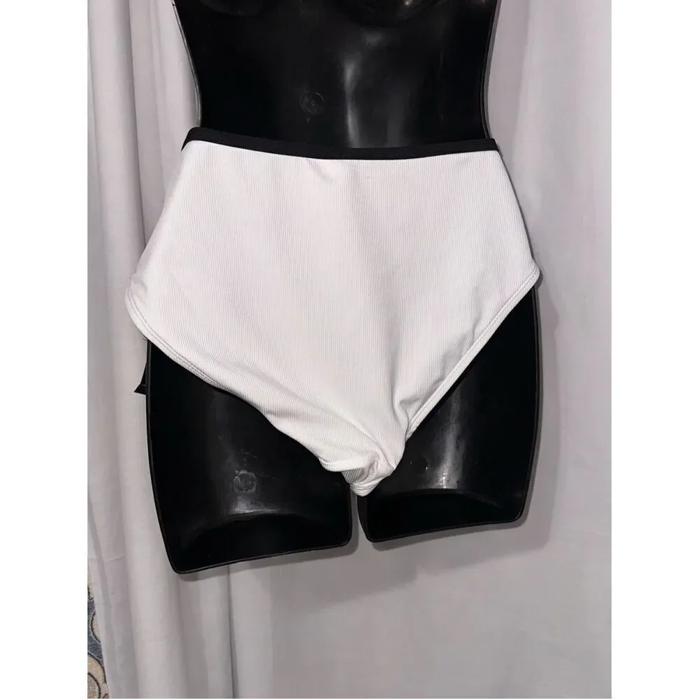 NEW WITH TAGS No Boundaries WOMEN white Bikini hipster Bottom size large mix and